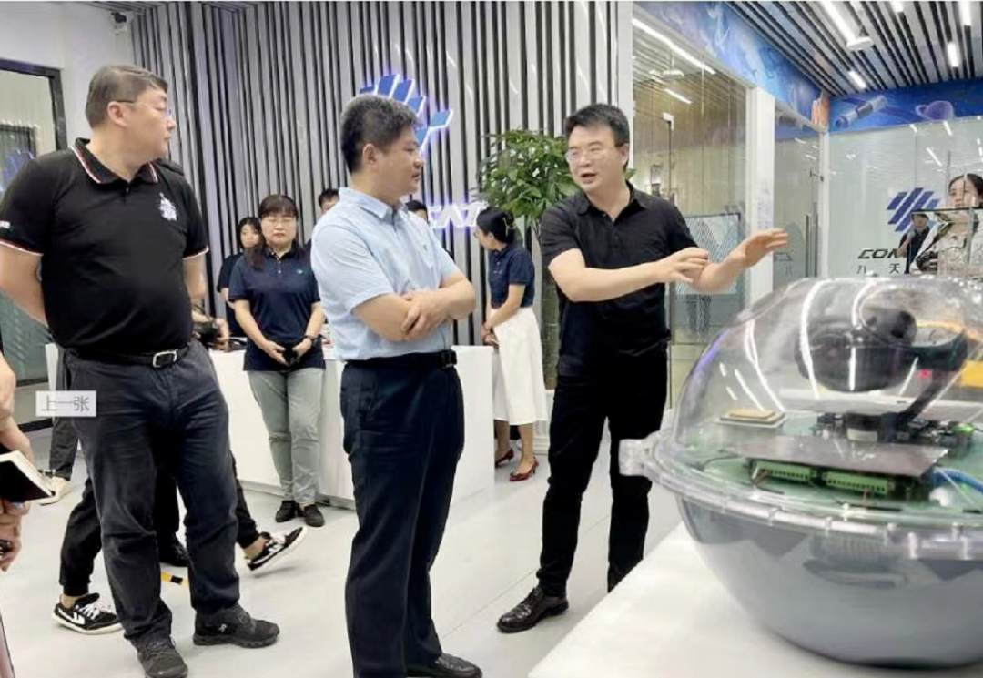 青島市市南區(qū)王鋒書記蒞臨九天微星指導工作，希望加快緊密合作的步伐，發(fā)揮衛(wèi)星應用技術重要價值