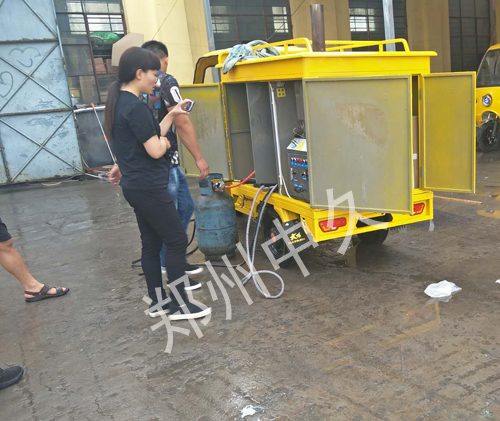 鄭州物業(yè)公司來我廠考察三輪上門洗車機 鄭州物業(yè)公司來我廠考察三輪上門洗車機